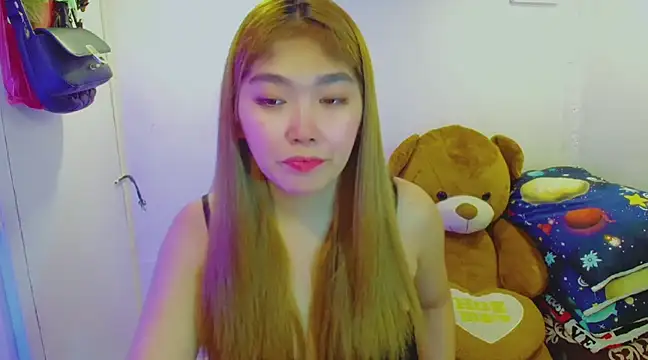 TR4NSCUTI3 online show from 2, 2, 2025