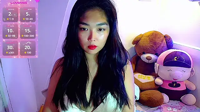 TR4NSCUTI3 online show from 26, 9, 2025