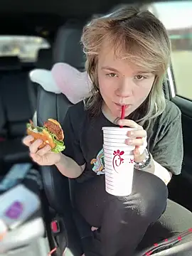 Snapshot of Cutiepiespanks chatting on 18, 3, 2026 Cutiepiespanks online show from 18, 3, 2026