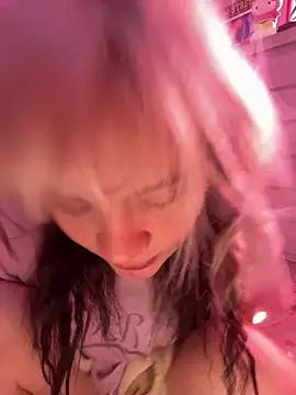 Snapshot of Cutiepiespanks chatting on 8, 4, 2026 Cutiepiespanks online show from 8, 4, 2026