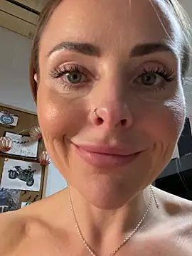 EmaSalis online show from 4, 3, 2025