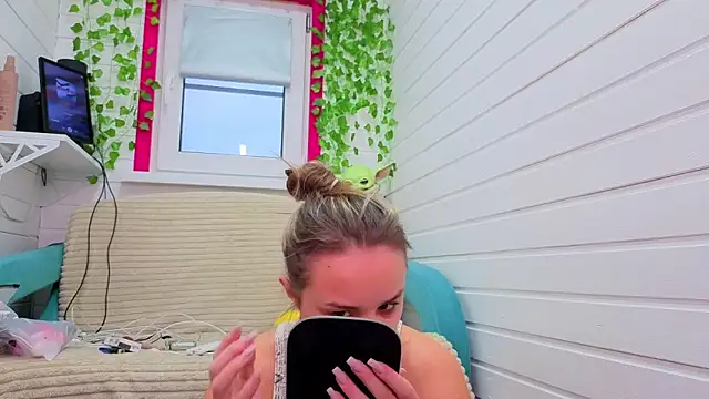 Misss Vikk online show from 20, 11, 2025