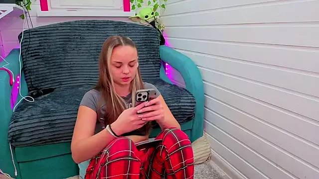 Misss Vikk online show from 25, 11, 2025