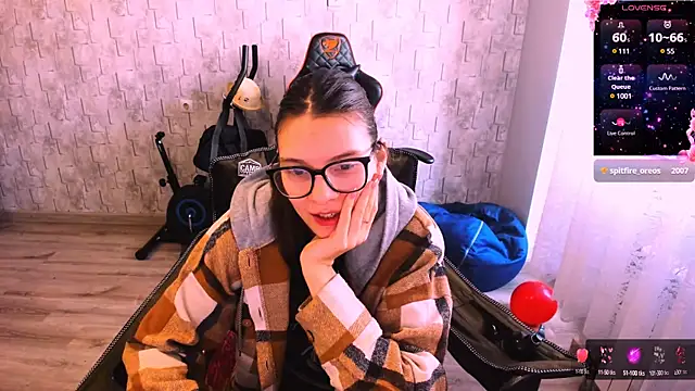 Snapshot of MollyLollipop chatting on 21, 2, 2025 MollyLollipop online show from 21, 2, 2025