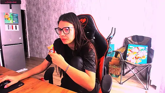 Snapshot of MollyLollipop chatting on 11, 3, 2025 MollyLollipop online show from 11, 3, 2025