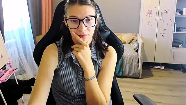 Snapshot of MollyLollipop chatting on 27, 9, 2025 MollyLollipop online show from 27, 9, 2025