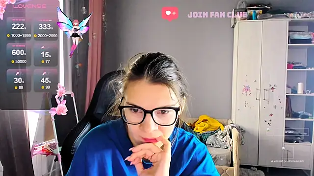 Snapshot of MollyLollipop chatting on 7, 10, 2025 MollyLollipop online show from 7, 10, 2025