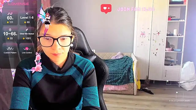 Snapshot of MollyLollipop chatting on 17, 10, 2025 MollyLollipop online show from 17, 10, 2025