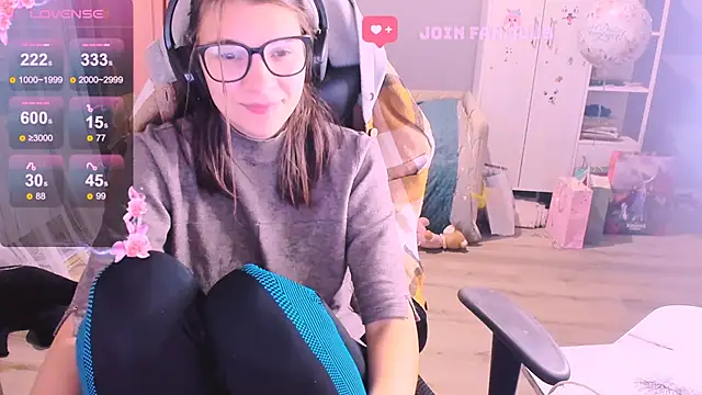 Snapshot of MollyLollipop chatting on 10, 11, 2025 MollyLollipop online show from 10, 11, 2025