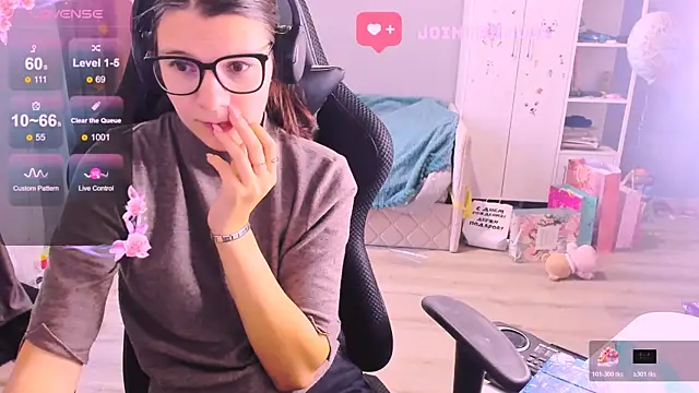 Snapshot of MollyLollipop chatting on 12, 11, 2025 MollyLollipop online show from 12, 11, 2025