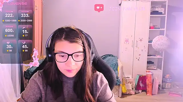 Snapshot of MollyLollipop chatting on 13, 11, 2025 MollyLollipop online show from 13, 11, 2025