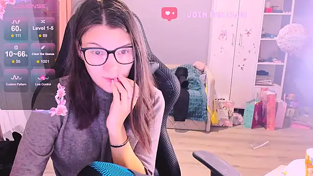 Snapshot of MollyLollipop chatting on 14, 11, 2025 MollyLollipop online show from 14, 11, 2025