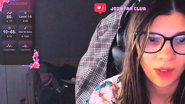 Snapshot of MollyLollipop chatting on 24, 11, 2025 MollyLollipop online show from 24, 11, 2025