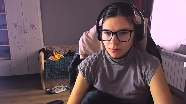 Snapshot of MollyLollipop chatting on 4, 12, 2025 MollyLollipop online show from 4, 12, 2025