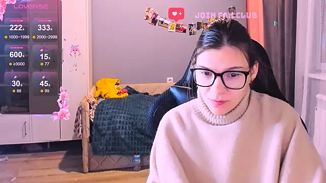 Snapshot of MollyLollipop chatting on 18, 12, 2025 MollyLollipop online show from 18, 12, 2025