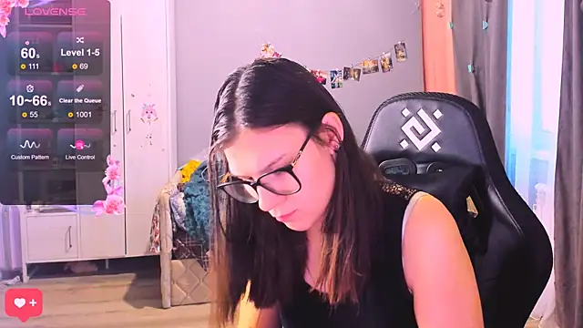 Snapshot of MollyLollipop chatting on 19, 12, 2025 MollyLollipop online show from 19, 12, 2025