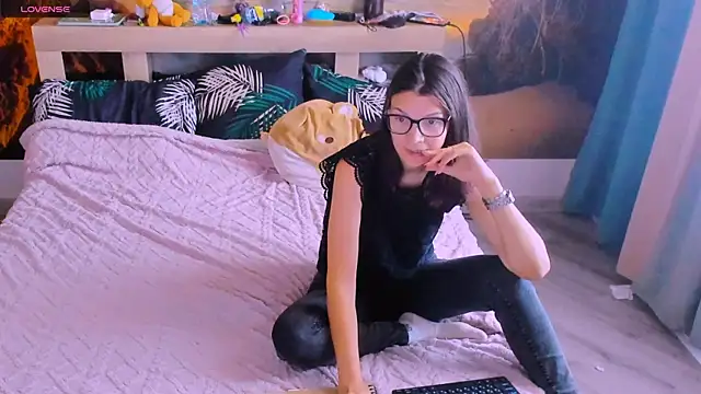 Snapshot of MollyLollipop chatting on 2, 7, 2026 MollyLollipop online show from 2, 7, 2026