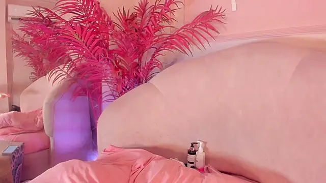 Snapshot of Saekohofman chatting on 7, 1, 2025 Saekohofman online show from 7, 1, 2025