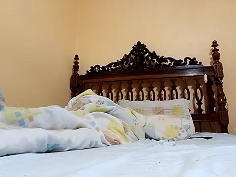 Snapshot of White_rabbit_ chatting on 8, 11, 2025 White rabbit online show from 8, 11, 2025