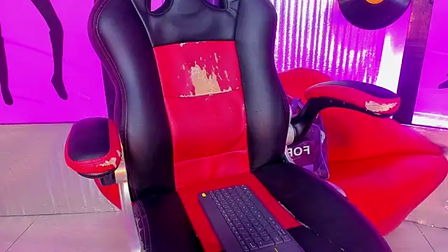 nickyminach  online show from 31, 3, 2026