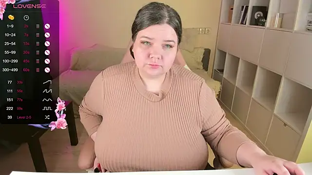 Snapshot of PlumPie chatting on 28, 9, 2025 PlumPie online show from 28, 9, 2025