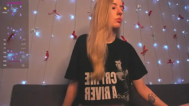 Snapshot of Fire_moth chatting on 19, 1, 2026 Fire moth online show from 19, 1, 2026