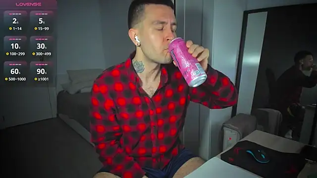 Snapshot of HonestAndrew chatting on 8, 3, 2025 HonestAndrew online show from 8, 3, 2025