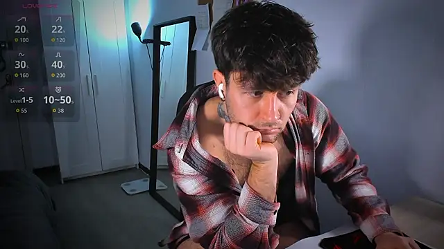 Snapshot of HonestAndrew chatting on 1, 2, 2026 HonestAndrew online show from 1, 2, 2026