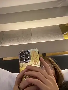 Snapshot of S00 chatting on 8, 1, 2025 S00 online show from 8, 1, 2025