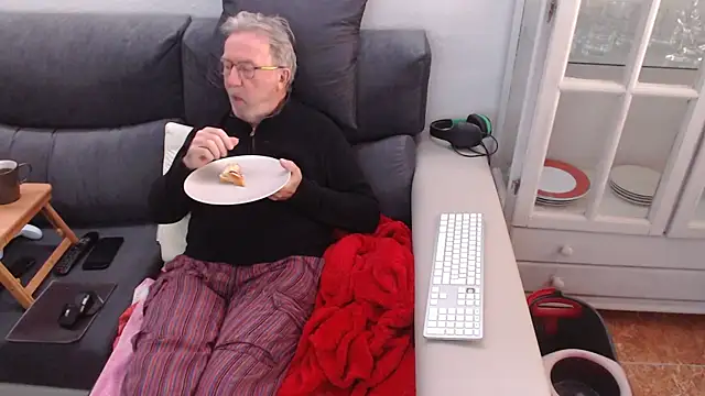 Snapshot of Nudelschwanz chatting on 23, 2, 2025 Nudelschwanz online show from 23, 2, 2025