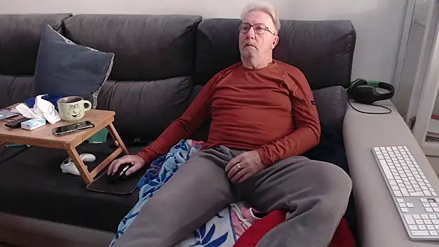 Snapshot of Nudelschwanz chatting on 3, 12, 2025 Nudelschwanz online show from 3, 12, 2025