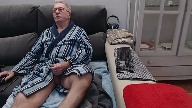 Snapshot of Nudelschwanz chatting on 14, 2, 2026 Nudelschwanz online show from 14, 2, 2026