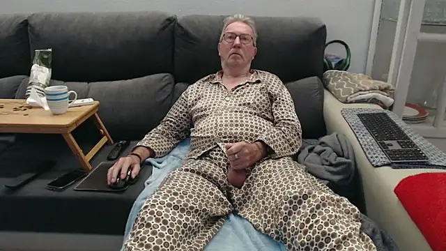 Snapshot of Nudelschwanz chatting on 2, 3, 2026 Nudelschwanz online show from 2, 3, 2026