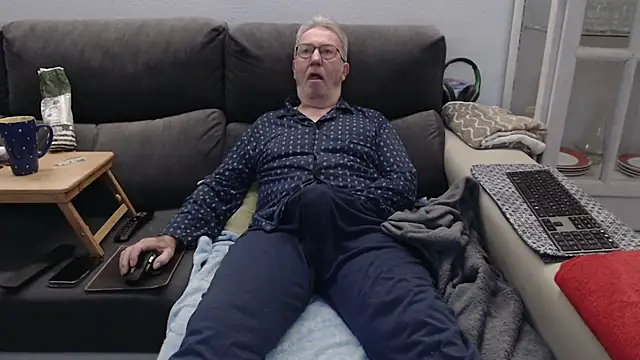 Snapshot of Nudelschwanz chatting on 4, 3, 2026 Nudelschwanz online show from 4, 3, 2026