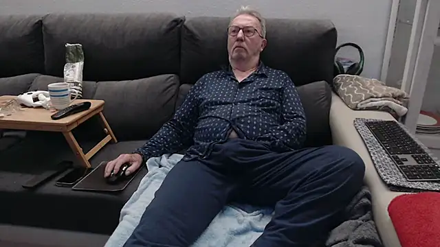 Snapshot of Nudelschwanz chatting on 5, 3, 2026 Nudelschwanz online show from 5, 3, 2026
