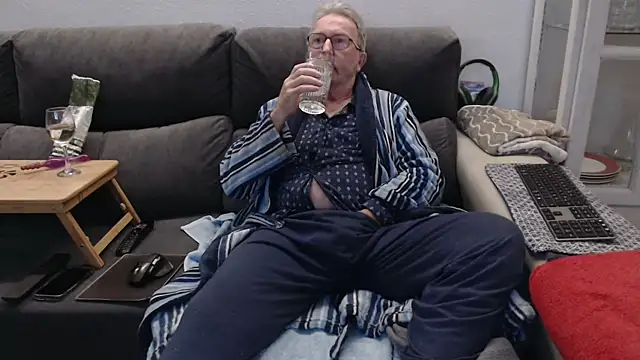 Snapshot of Nudelschwanz chatting on 11, 3, 2026 Nudelschwanz online show from 11, 3, 2026