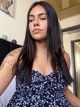 DaphneUwu online show from 13, 1, 2025