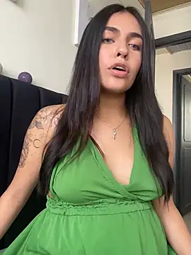 DaphneUwu online show from 1, 2, 2025