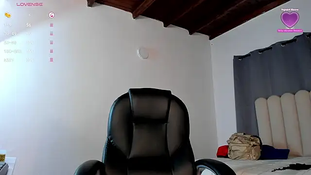 Snapshot of Dounia_nagi chatting on 7, 10, 2025 Dounia nagi online show from 7, 10, 2025