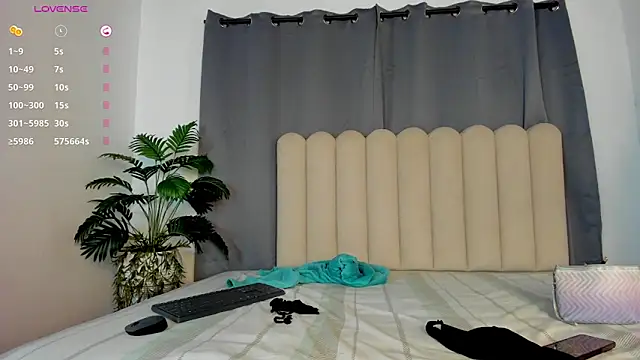 Snapshot of Dounia_nagi chatting on 28, 10, 2025 Dounia nagi online show from 28, 10, 2025