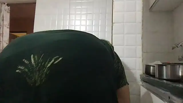 Snapshot of Riyasingh9 chatting on 30, 12, 2024 Riyasingh9 online show from 30, 12, 2024