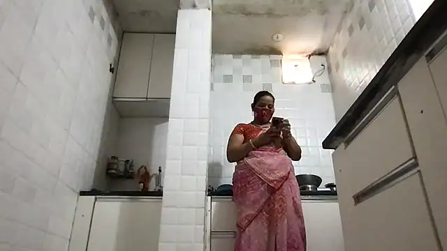 Snapshot of Riyasingh9 chatting on 1, 11, 2025 Riyasingh9 online show from 1, 11, 2025