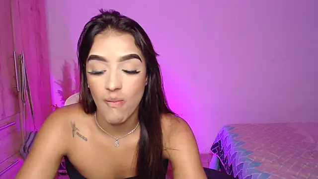 Snapshot of GiltRosebush chatting on 7, 1, 2025 GiltRosebush online show from 7, 1, 2025