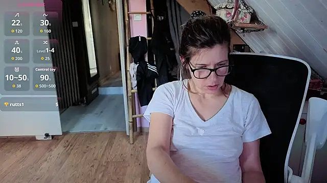 Snapshot of Lina_lou4 chatting on 13, 5, 2026 Lina lou4 online show from 13, 5, 2026