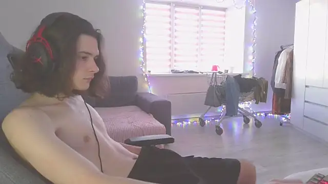 Snapshot of CandyChell chatting on 24, 12, 2024 CandyChell online show from 24, 12, 2024