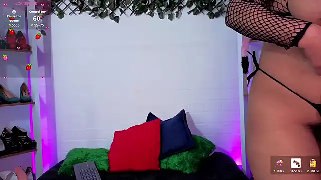 Snapshot of louise_nails chatting on 20, 4, 2026 louise nails online show from 20, 4, 2026