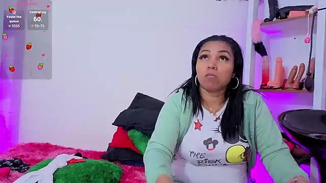 Snapshot of louise_nails chatting on 23, 4, 2026 louise nails online show from 23, 4, 2026