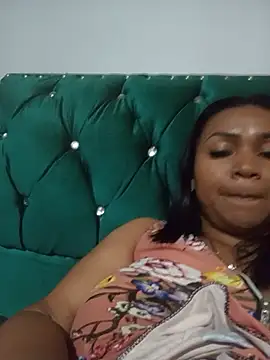 Snapshot of louise_nails chatting on 17, 5, 2026 louise nails online show from 17, 5, 2026