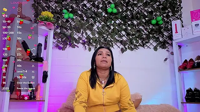 Snapshot of louise_nails chatting on 2, 7, 2026 louise nails online show from 2, 7, 2026