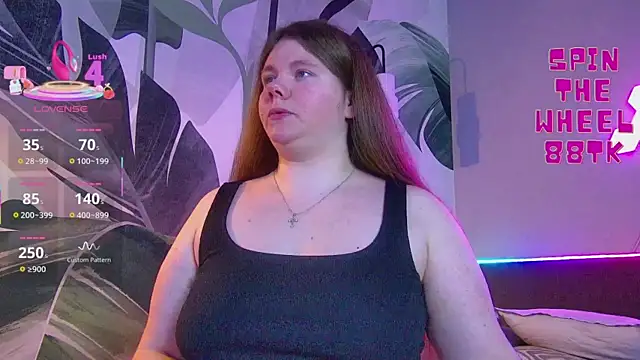 Snapshot of RubyValen chatting on 5, 12, 2025 RubyValen online show from 5, 12, 2025